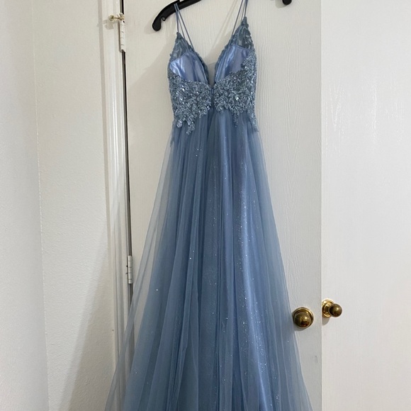 PROM DRESS - Picture 3 of 7